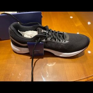 ASICS brand new GT 1000 7 men’s sneakers